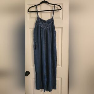 The Pyramid Collection Women's Elegant Blue Sleepwear